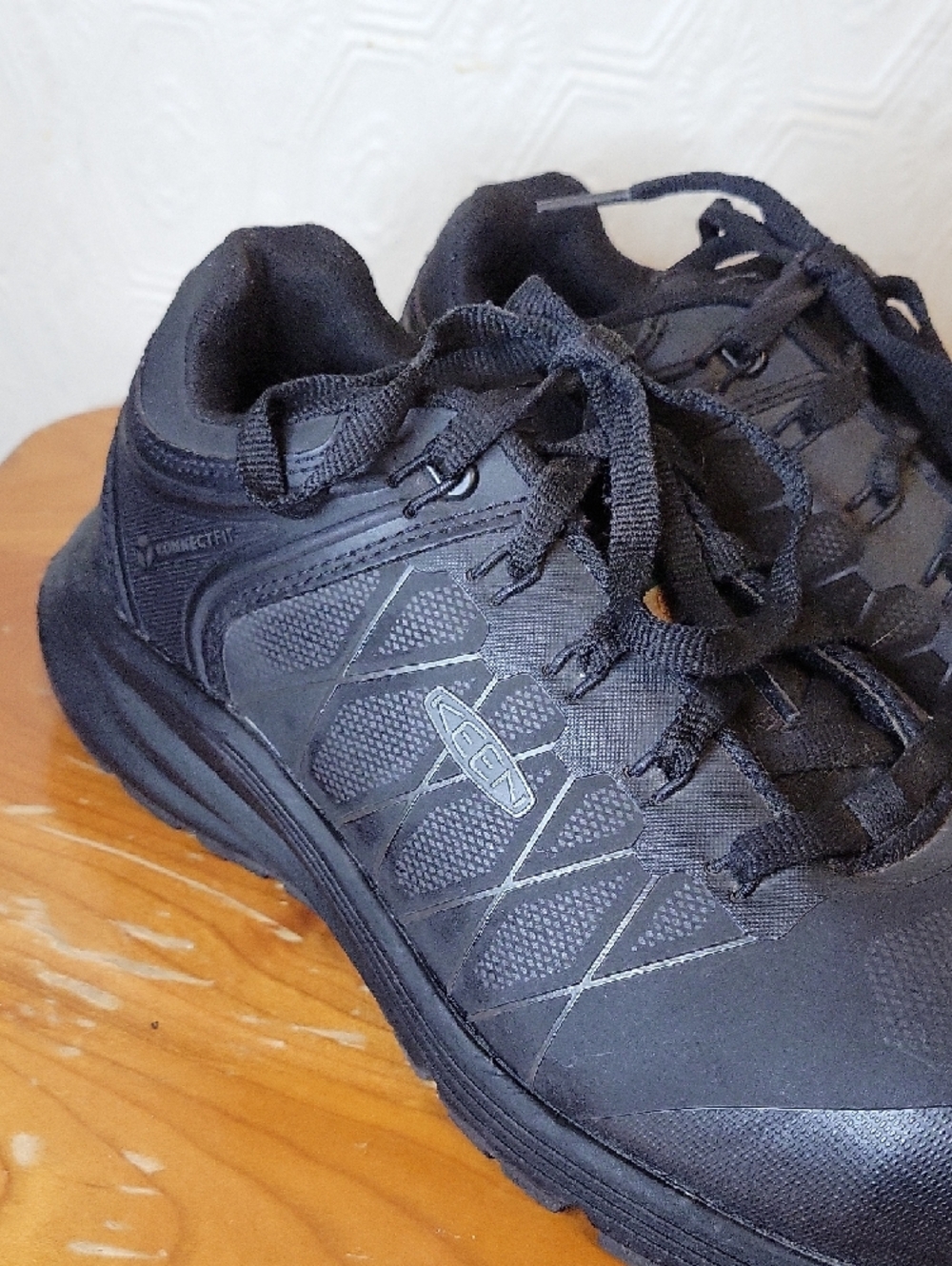 Keen Men's All-Black Athletic Lace-Up Utility Safety Shoes